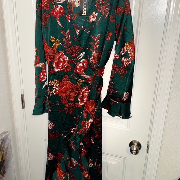 Boohoo Dresses & Skirts - Boohoo Green and Red Ruffled Wrap Gown